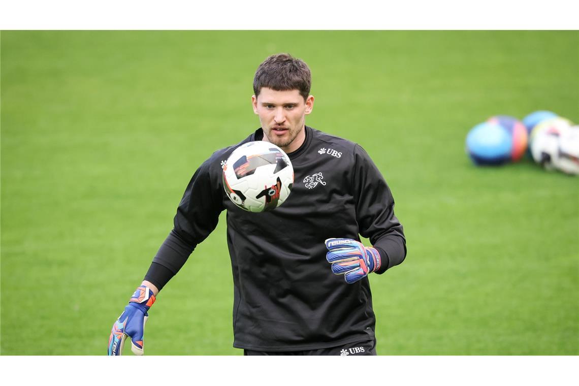 Dortmunds Torwart Gregor Kobel beim Abschlusstraining der Schweizer.