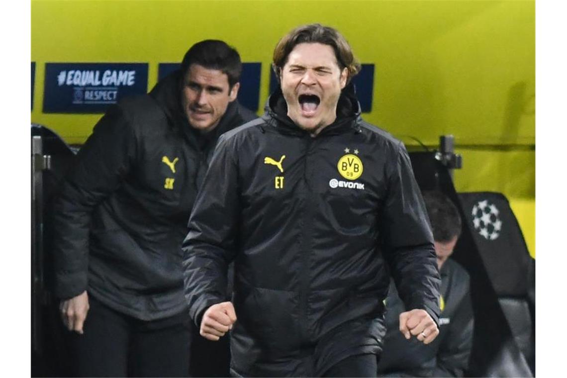 Empfehlung für höhere Aufgaben: Terzic belebt den BVB Dortmunds Trainer Edin Terzic freut sich über einen Treffer seiner Mannschaft. Foto: Bernd Thissen/dpa-Pool/dpa