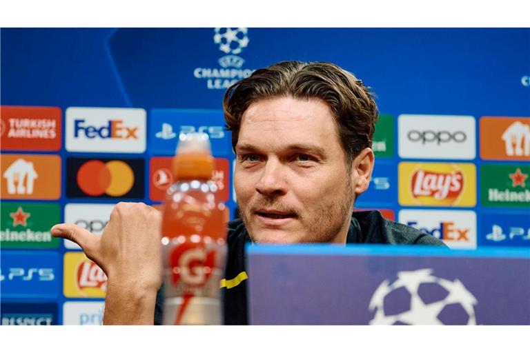 Dortmunds Trainer Edin Terzic spricht auf der Pressekonferenz vor dem Rückspiel gegen Atlético Madrid.