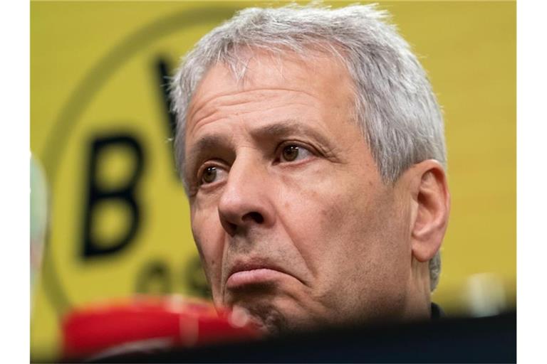 Dortmunds Trainer Lucien Favre bei der Pressekonferenz nach dem Spiel gegen Paderborn. Foto: Bernd Thissen/dpa