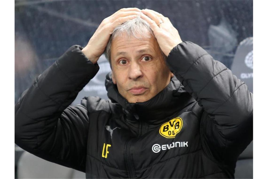 BVB-Motto gegen Gladbach: „Alle Neune“ - Spielt Müller? Dortmunds Trainer Lucien Favre will unbedingt gegen den Spitzenreiter gewinnen. Foto: Andreas Gora/dpa
