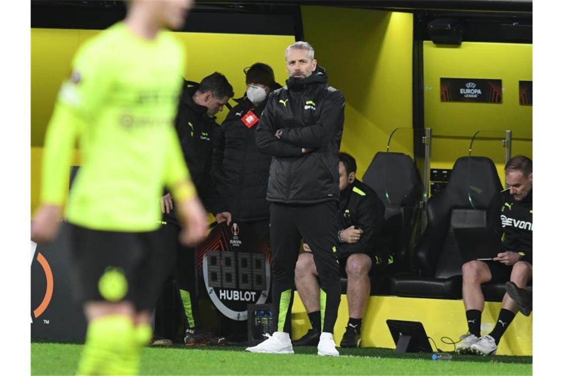 „Viel unsinniger Fußball“: BVB kassiert Pleite gegen Glasgow Dortmunds Trainer Marco Rose wirkte deutlich unzufrieden an der Seitenlinie. Foto: Bernd Thissen/dpa