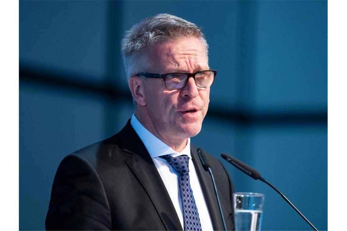 Schimmelpfennig zu Olympia: „Wir kriegen das hin“ DOSB-Sportchef Dirk Schimmelpfennig: „Es ist sehr schwer, heute schon ein Bild von den Olympischen Spielen 2021 zu entwickeln“. Foto: Guido Kirchner/dpa