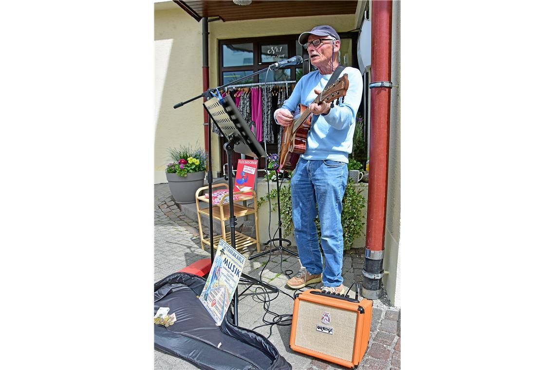 Dr´ Gittarakarle spielt auf. Fleckaschau am 26. April 2026 in Unterweissach. SK