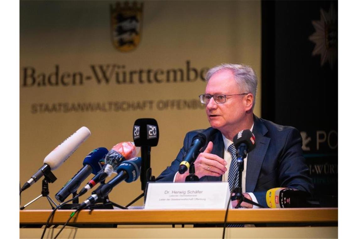 Dr. Herwig Schäfer von der Staatsanwaltschaft Offenburg auf der Pressekonferenz. Foto: Philipp von Ditfurth/dpa