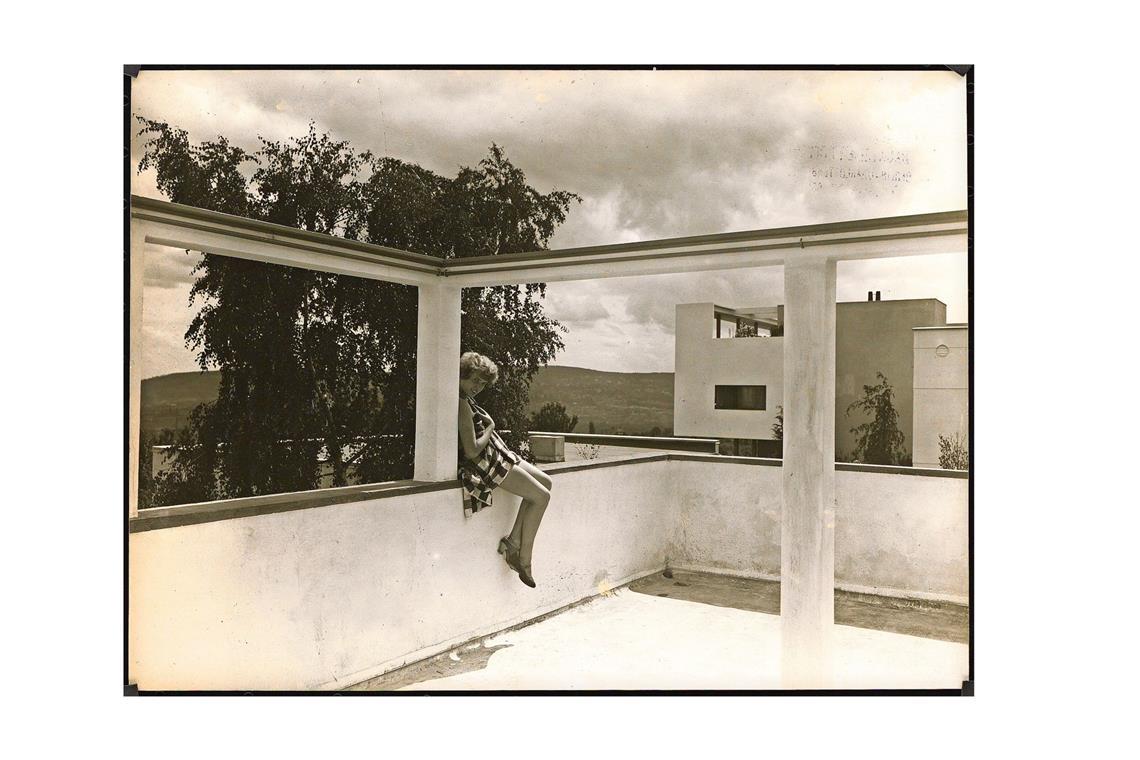 Dr. Otto Lossen: Haus Poelzig, Terrasse des Hauses in der Stuttgarter Weissenhofsiedlung im Jahr 1927.