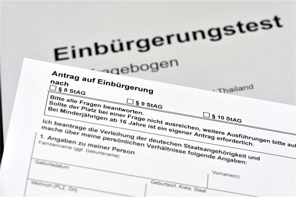 Hunderte Sprachtests gefälscht und Geld kassiert Drei Brüder fälschten Sprachtests sowie Bescheide über Einbürgerungstests. Symbolfoto: nmann77/stock.adobe.com