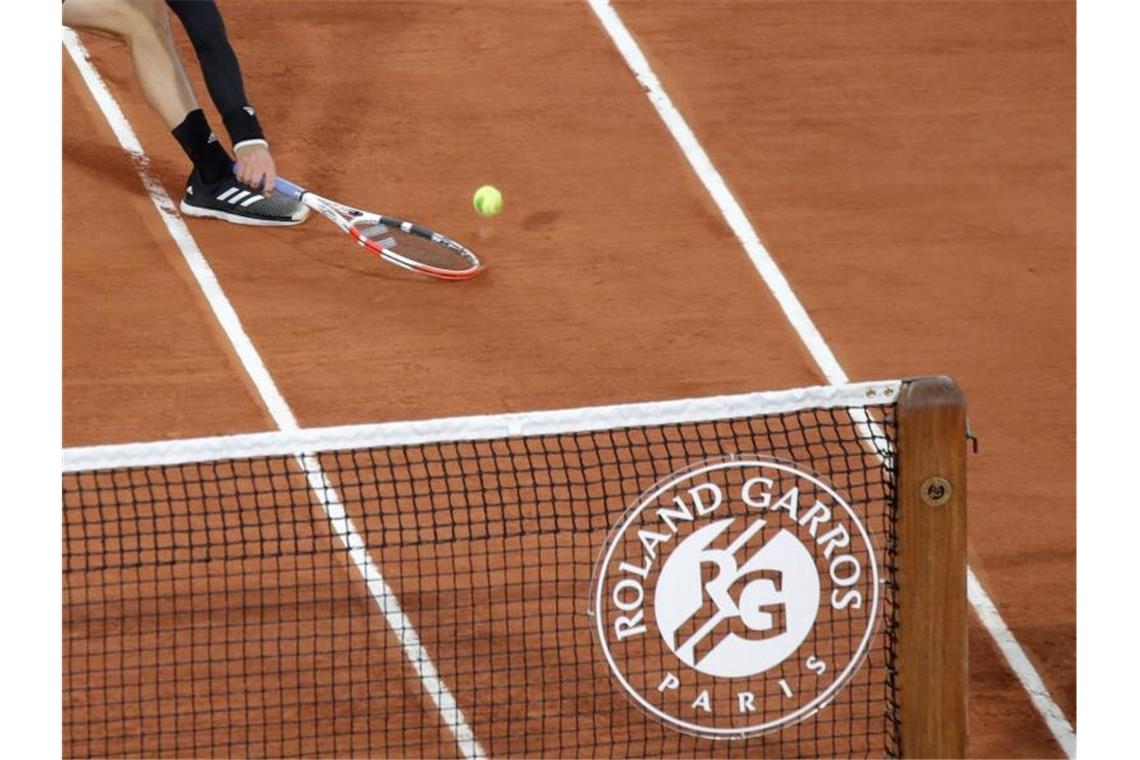 Drei deutsche Tennisprofis haben in Paris am Dienstag die Chance auf den Einzug in die zweite Runde. Foto: Alessandra Tarantino/AP/dpa