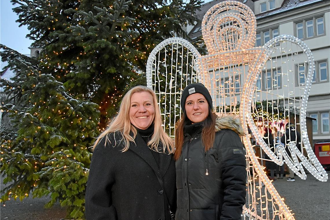 Drei Engel für Backnang. „Alle Jahre wieder“ zum 40. Backnanger Weihnachtsmarkt....