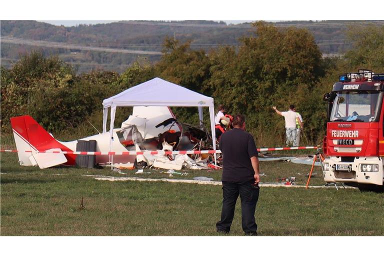 Drei Menschen aus dem Flugzeug seien verwandt, darunter einer der Toten. 