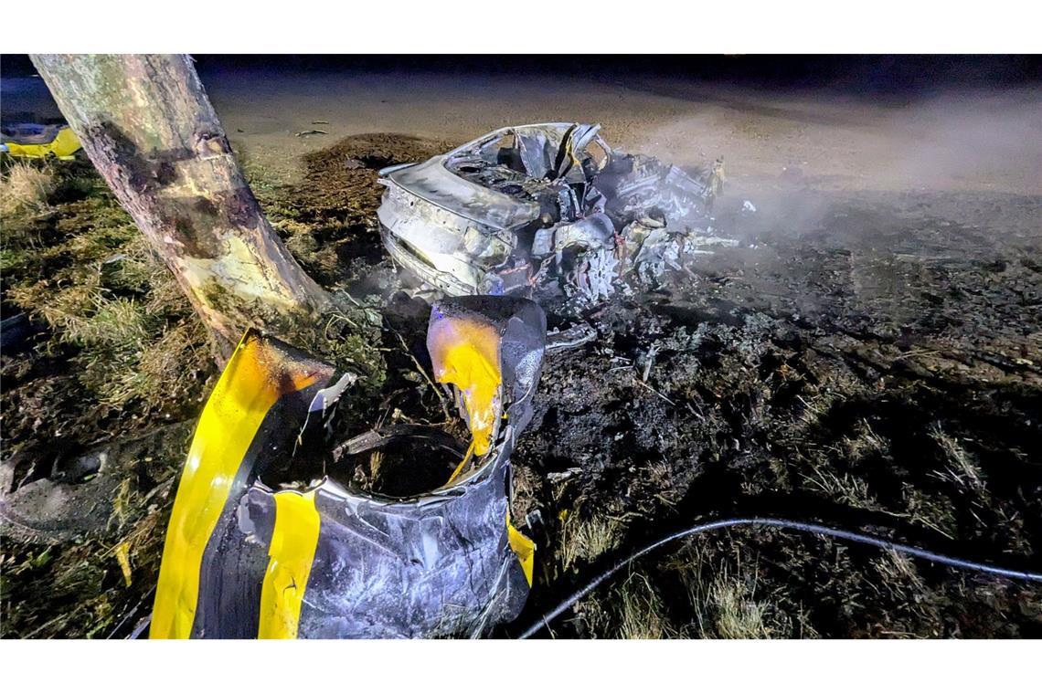 Drei Menschen starben bei diesem Autounfall. (Handout)