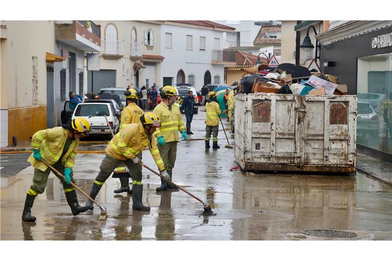 Drei Menschen starben durch Hochwasser nach heftigen Regenfällen in Südspanien.