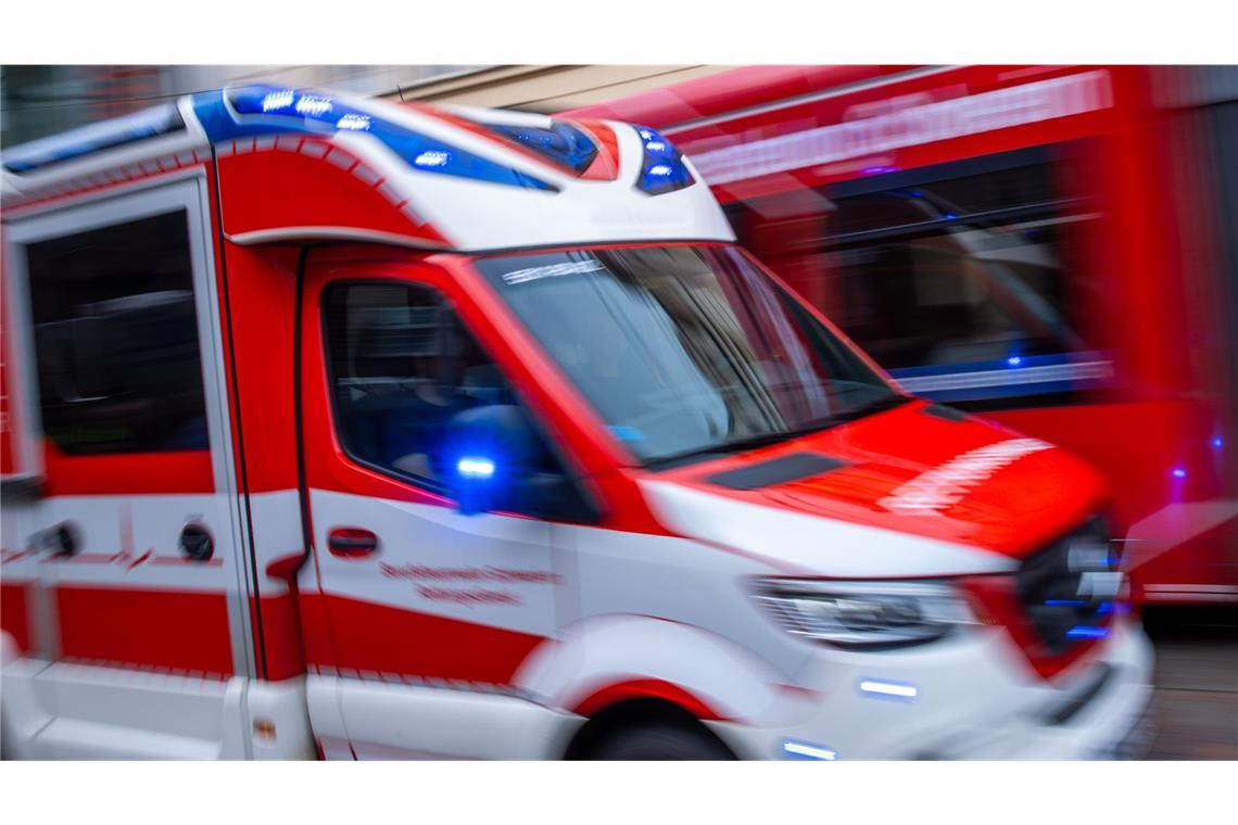 Senior stirbt nach Unfall auf der A5 Drei Menschen wurden bei dem Unfall schwer verletzt, einer davon starb kurze Zeit später in einer Klinik. (Symbolbild)
