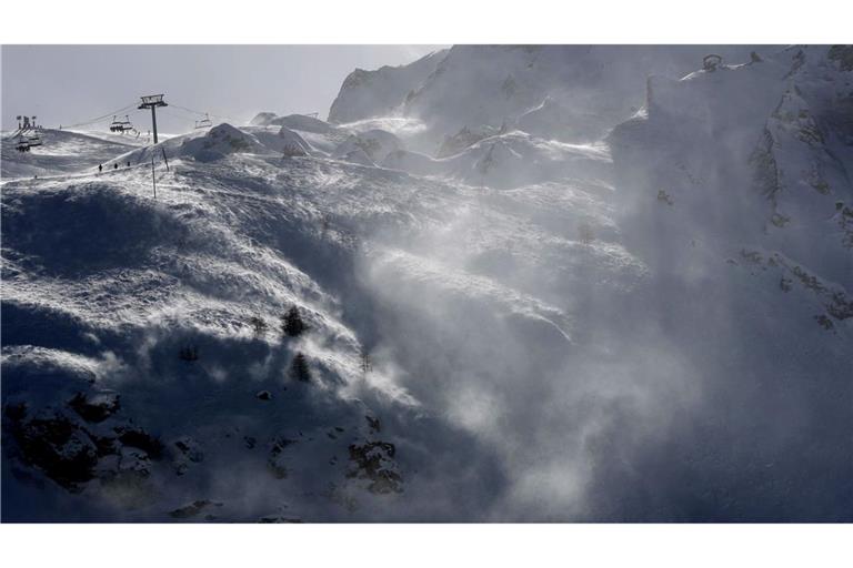 Drei Skifahrer sind bei Val-d'Isère von einer Lawine mitgerissen und getötet worden. (Archivbild)