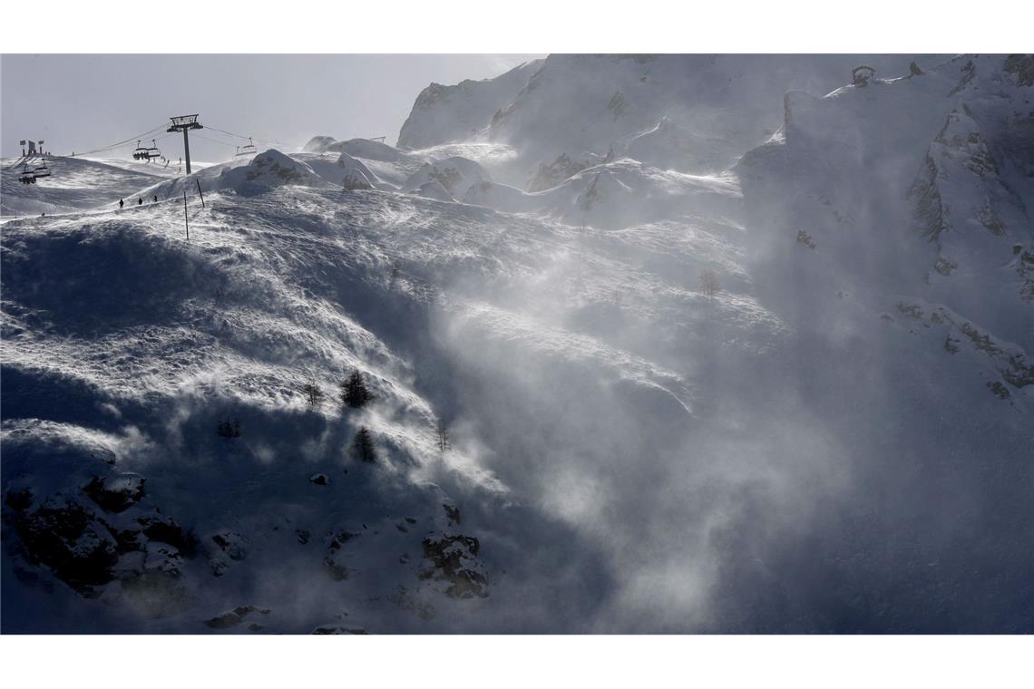 Drei Skifahrer sind bei Val-d'Isère von einer Lawine mitgerissen und getötet worden. (Archivbild)