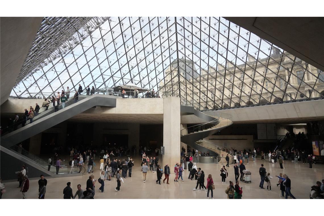 Bilder des Tages Drei Tage nach Juwelenraub: Louvre öffnet erneut für Besucher