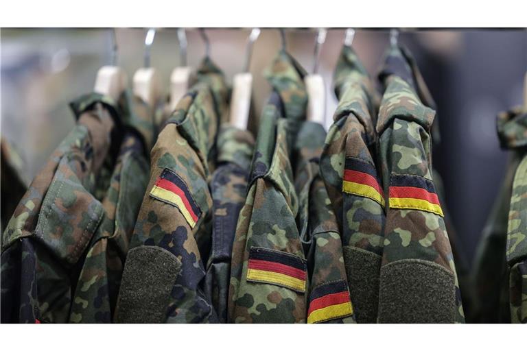 Drei Viertel aller extremistischen Verdachtsfälle bei der Bundeswehr kommen aus dem Bereich Rechtsextremismus. (Archivbild)