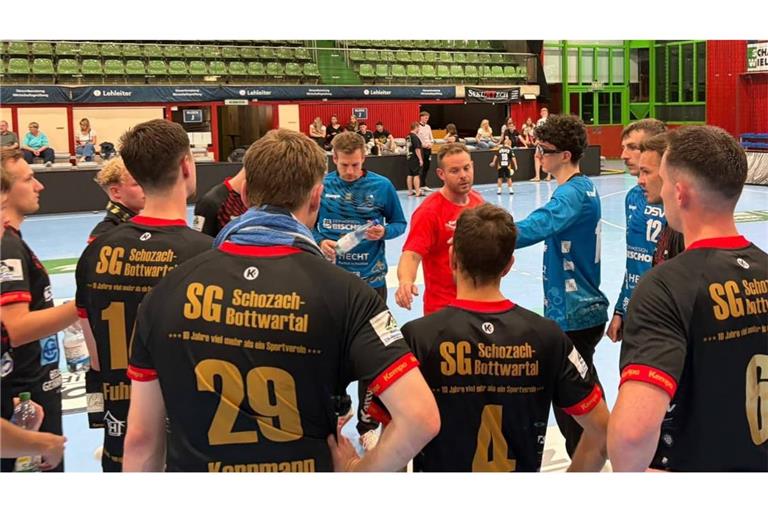 Drei Wochen vor dem Saisonstart feilt  SGSB- Coach Timo Stauch noch an der  Abstimmung im Team.  