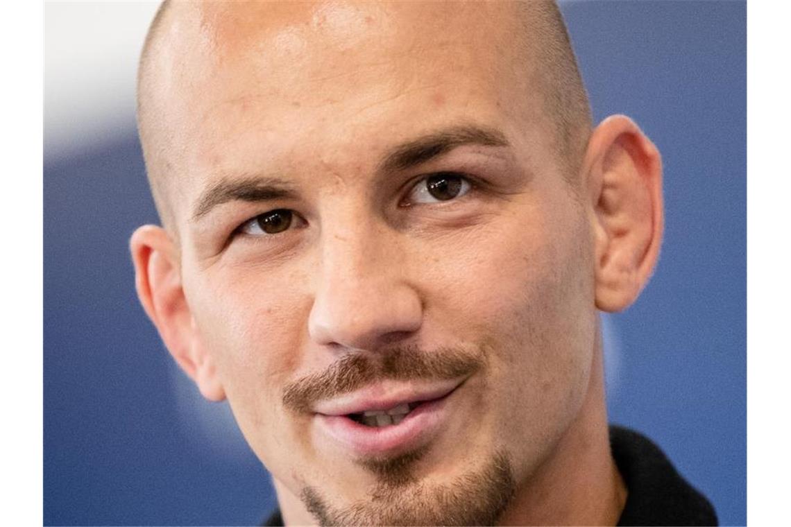 Weltmeister Stäbler vor Liga-Start: „Wichtiger denn je“ Dreifach-Ringer-Weltmeister Frank Stäbler spricht bei einer Pressekonferenz. Foto: Christoph Schmidt/dpa/Archivbild