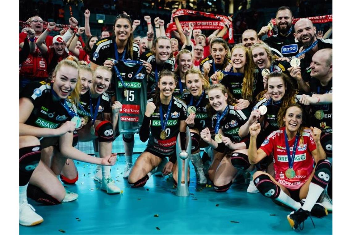 „Zwei-Jahres-Serie“: DSC-Volleyballerinnen gewinnen Pokal