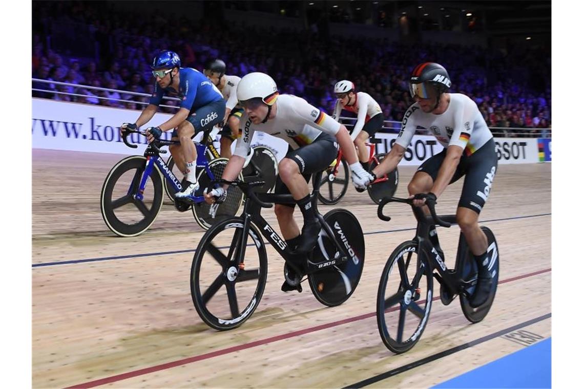 Dritte im Keirin: Roger Kluge und Theo Reinhardt aus Deutschland auf der Bahn. Foto: Sebastian Gollnow/dpa