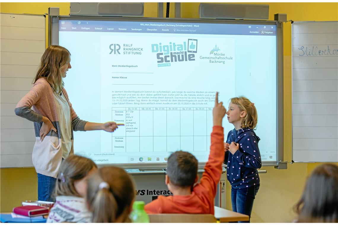 Drittklässler in Backnang – hier im Bild in der Mörike-Gemeinschaftsschule – sollen ebenso wie die Lehrer und auch die Eltern fit für die digitale Welt gemacht werden. Foto: A. Becher