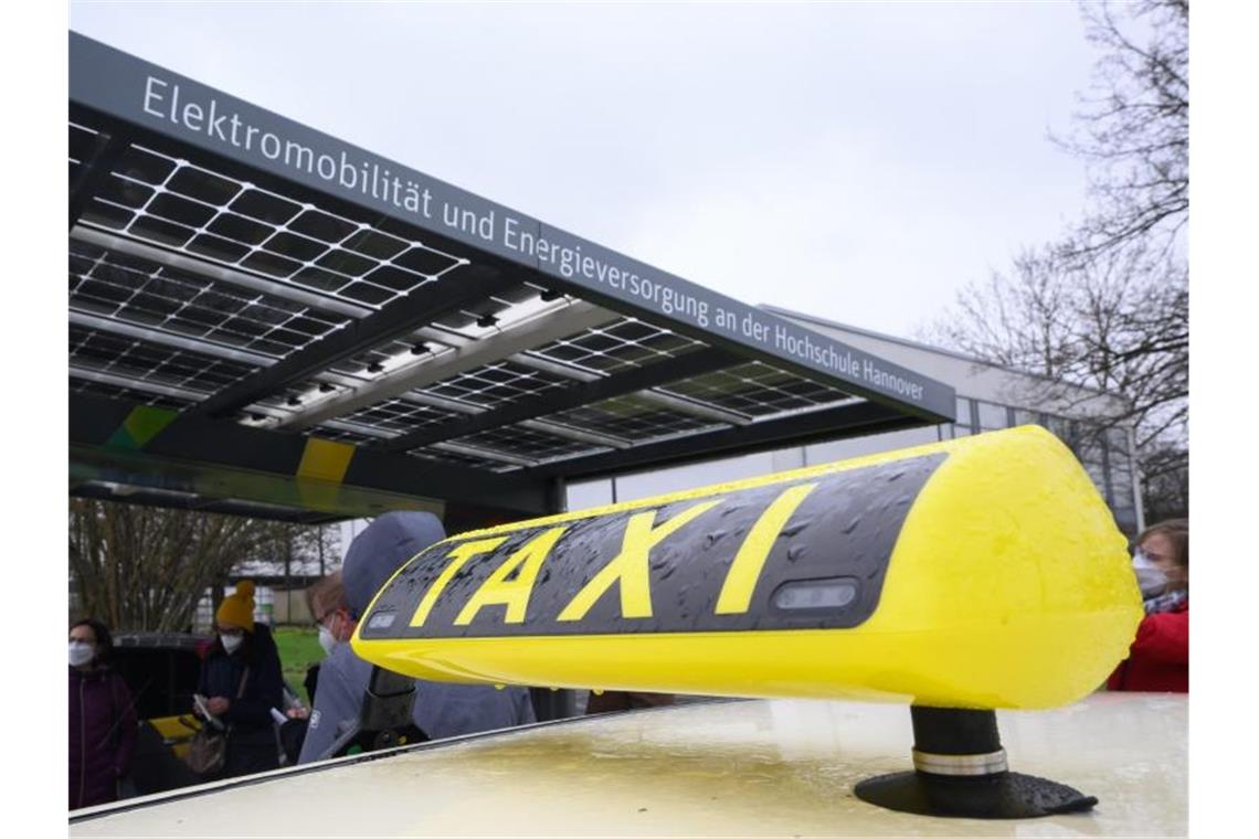 Drohende Pleitewelle: Immer mehr Taxiunternehmen müssen Insolvenz anmelden. Foto: Julian Stratenschulte/dpa