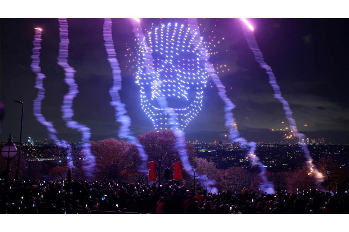 Bilder des Tages Drohnen fliegen über der Londoner Innenstadt, um Halloween zu feiern.