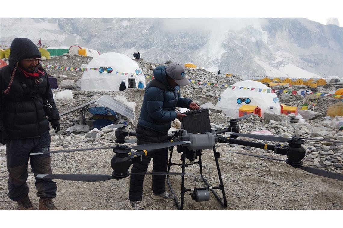 Drohnen übernehmen Lastentransport am Everest Drohnen sollen helfen, die Sicherheit am Everest zu erhöhen.