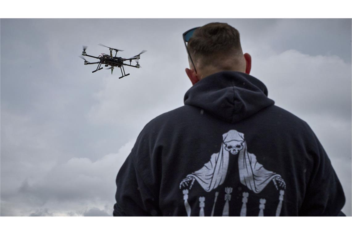 Drohnen spielen im Krieg in der Ukraine eine entscheidende Rolle. Die Entwicklung der Waffen ist rasant und stützt sich immer mehr auf den Einsatz von Künstlicher Intelligenz.