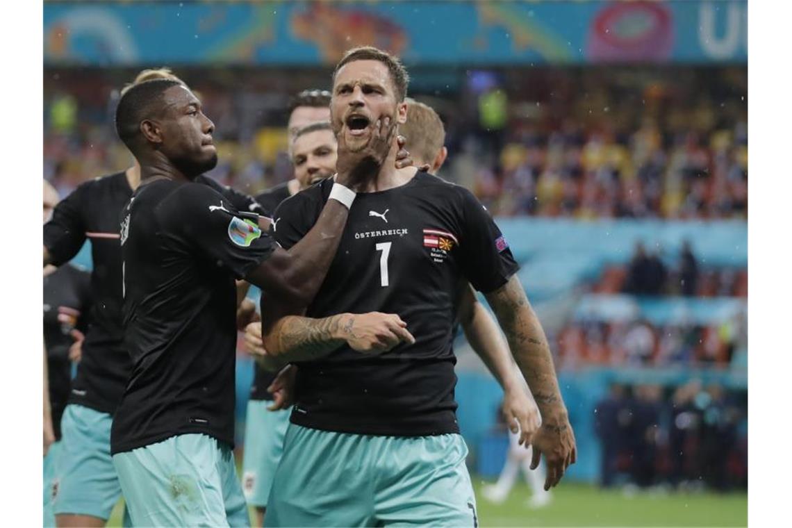 Droht Ungemach durch die UEFA: Marko Arnautovic (r). Foto: Robert Ghement/POOL EPA/AP/dpa