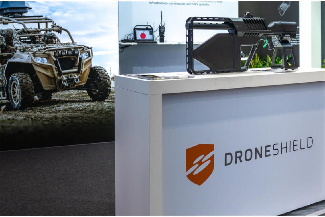 DroneShield-Aktie stürzt nach Führungswechsel ab: Rücktritt von CEO und Chairman sorgt für Unsicherheit, trotz starker operativer Zahlen.