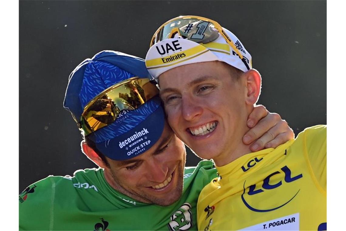 Pappschild, Pogacar, Politt: Momente der 108. Tour de France Drückten der 108. Tour de France ihren Stempel auf: Sprintkönig Mark Cavendish (l) und Gesamtsieger Tadej Pogacar. Foto: Pete Goding/BELGA/dpa