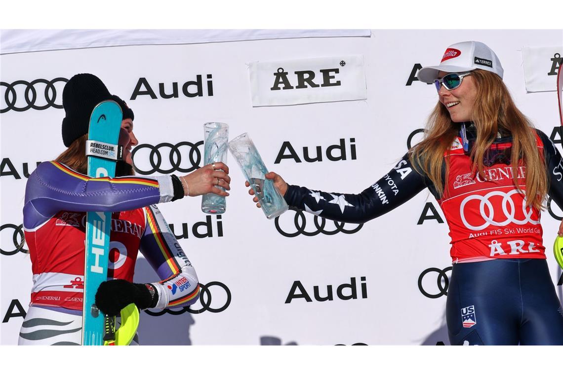 Duell um den Gesamtweltcup: Emma Aicher (l) und Mikaela Shiffrin