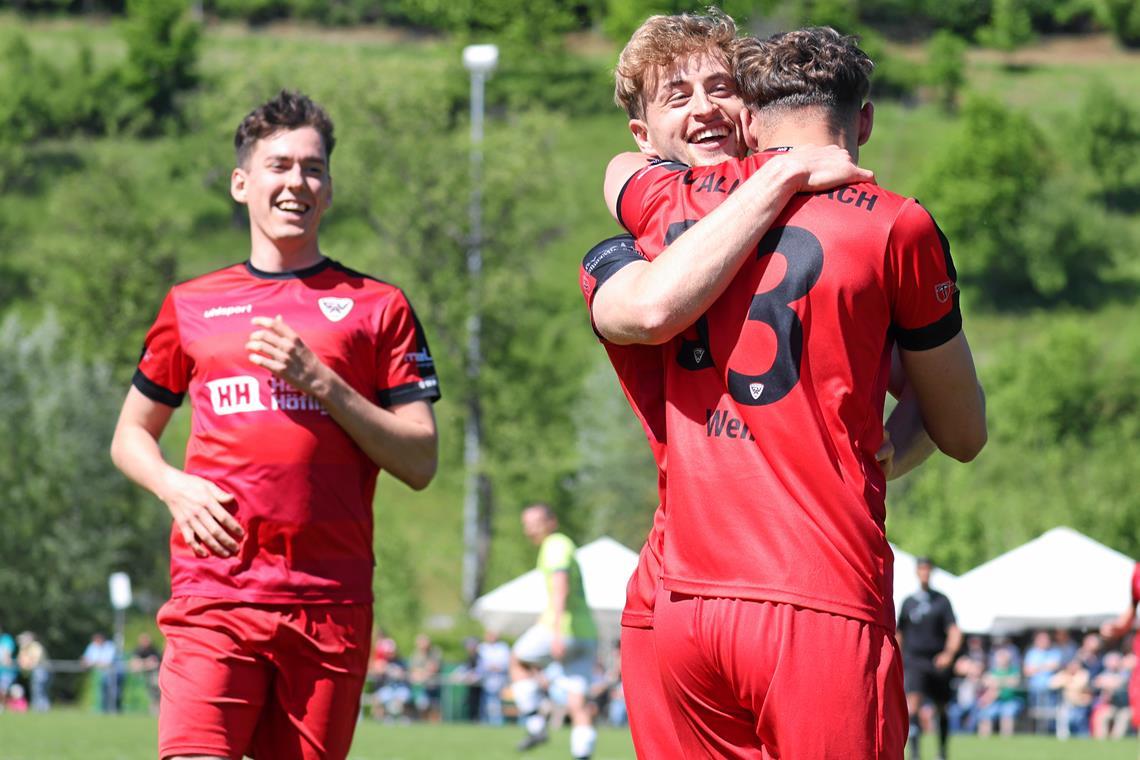 Der optimale Zeitpunkt für einen Sieg Dürfen die Allmersbacher um Levin Bareis, Mario Greiner und Marius Weller (von links) auch im Pokalfinale jubeln? Foto: Alexander Becher