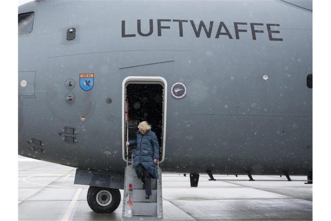 Lambrecht: Weitere Rüstungshilfe für Kiew wird geprüft „Dürfen unsere Bundeswehr dabei nicht schwächen“: Christine Lambrecht. Foto: Christophe Gateau/dpa