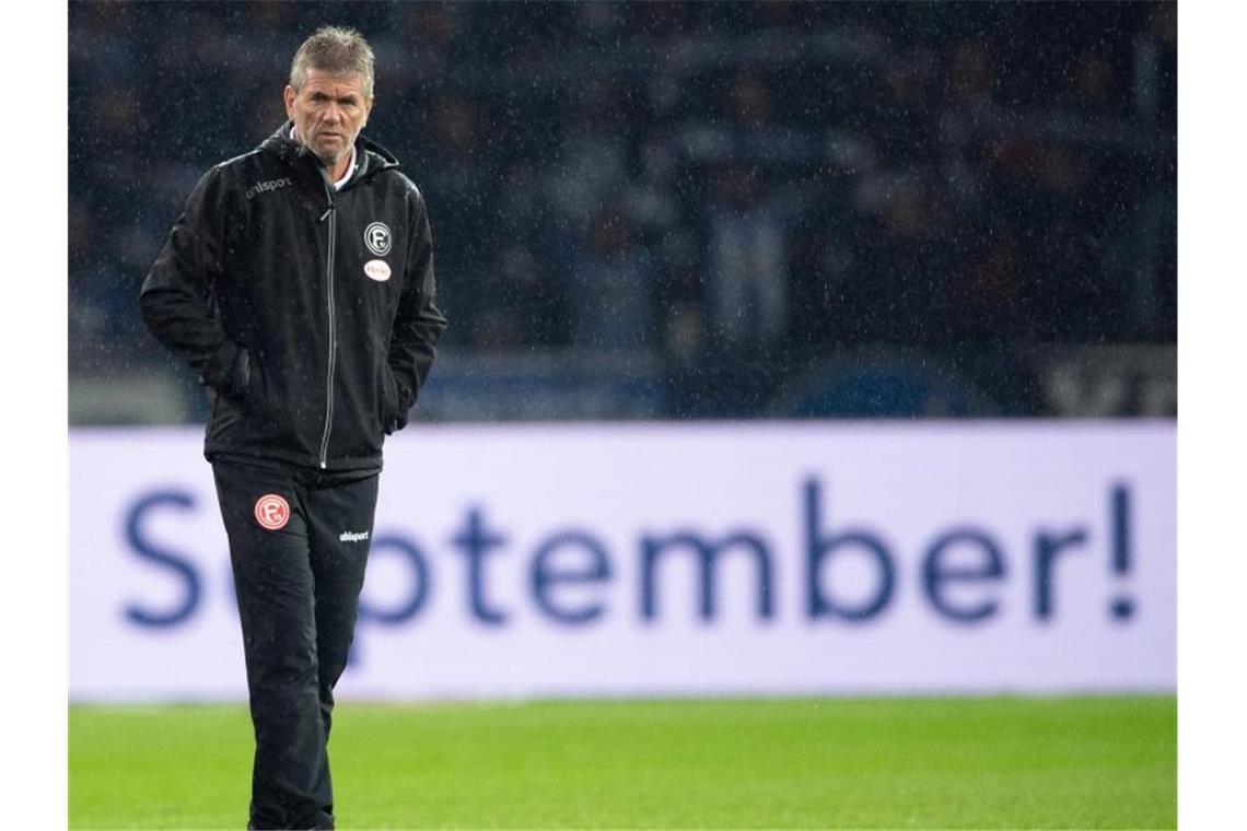 Frust nach Funkels 500. - Krise „wäre es am 30. Spieltag“ Düsseldorfs Trainer Friedhelm Funkel wäre zum 500. Bundesligaspiel ein Punkt lieber gewesen. Foto: Soeren Stache/dpa