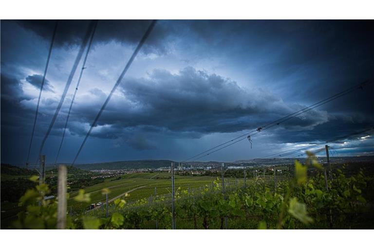 Dunkle Wolken am 1. Juni über Stuttgart.