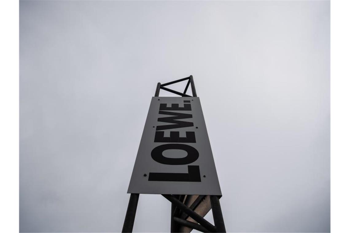 Fernsehhersteller Loewe ist pleite und stellt Betrieb ein Dunkle Wolken am Hauptstandort des Elektronikkonzerns Loewe. Foto: Nicolas Arme