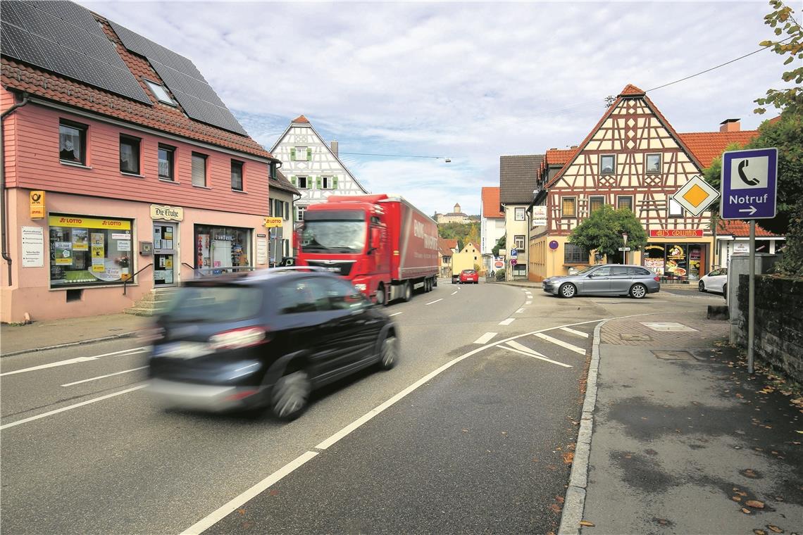Durch das hohe Verkehrsaufkommen der B14 in Oppenweiler sind die Anwohner stark von Lärm betroffen. Foto: A. Becher