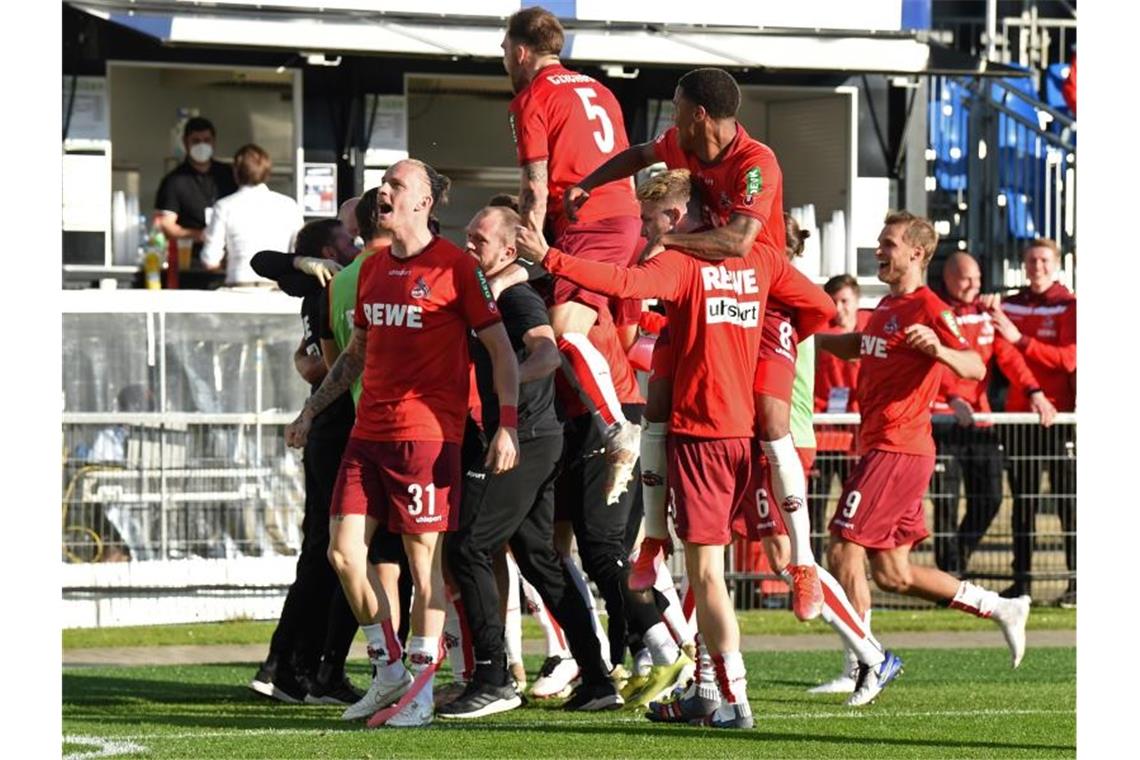 Durch den Sieg in Kiel hat der 1. FC Köln die Klasse gehalten. Foto: Carmen Jaspersen/dpa