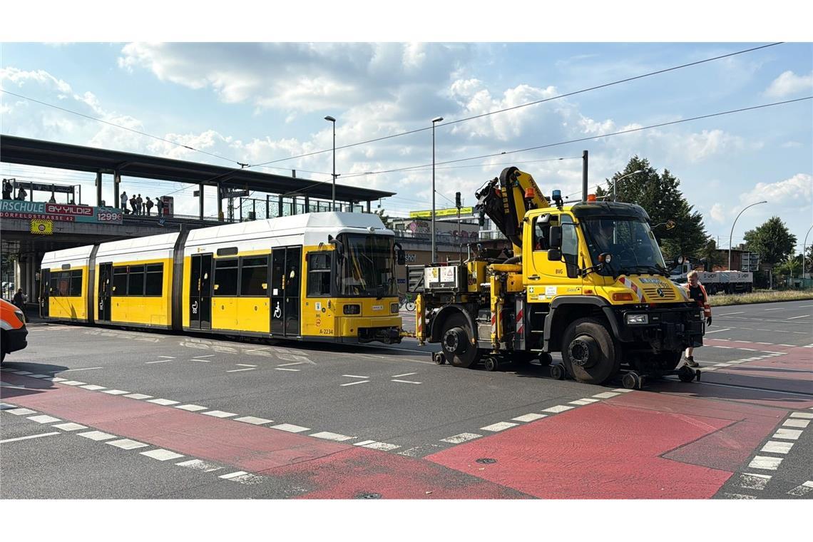 Brandanschlag auf Kabel – Zehntausende weiter ohne Strom