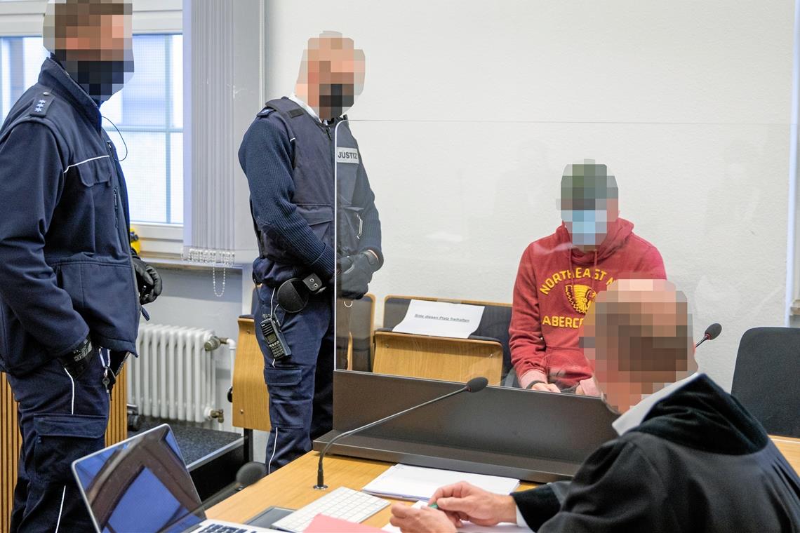 Lebenslänglich für 37-Jährigen Durch die festgestellte Schwere der Schuld käme eine vorzeitige Entlassung auf Bewährung des Mundelsheimers nicht in Frage. Da sich seinem Mandaten damit keinerlei Perspektive auf eine Rückkehr ins normale Leben biete, will sein Verteidiger in Revision gehen. Archivfoto: A. Becher