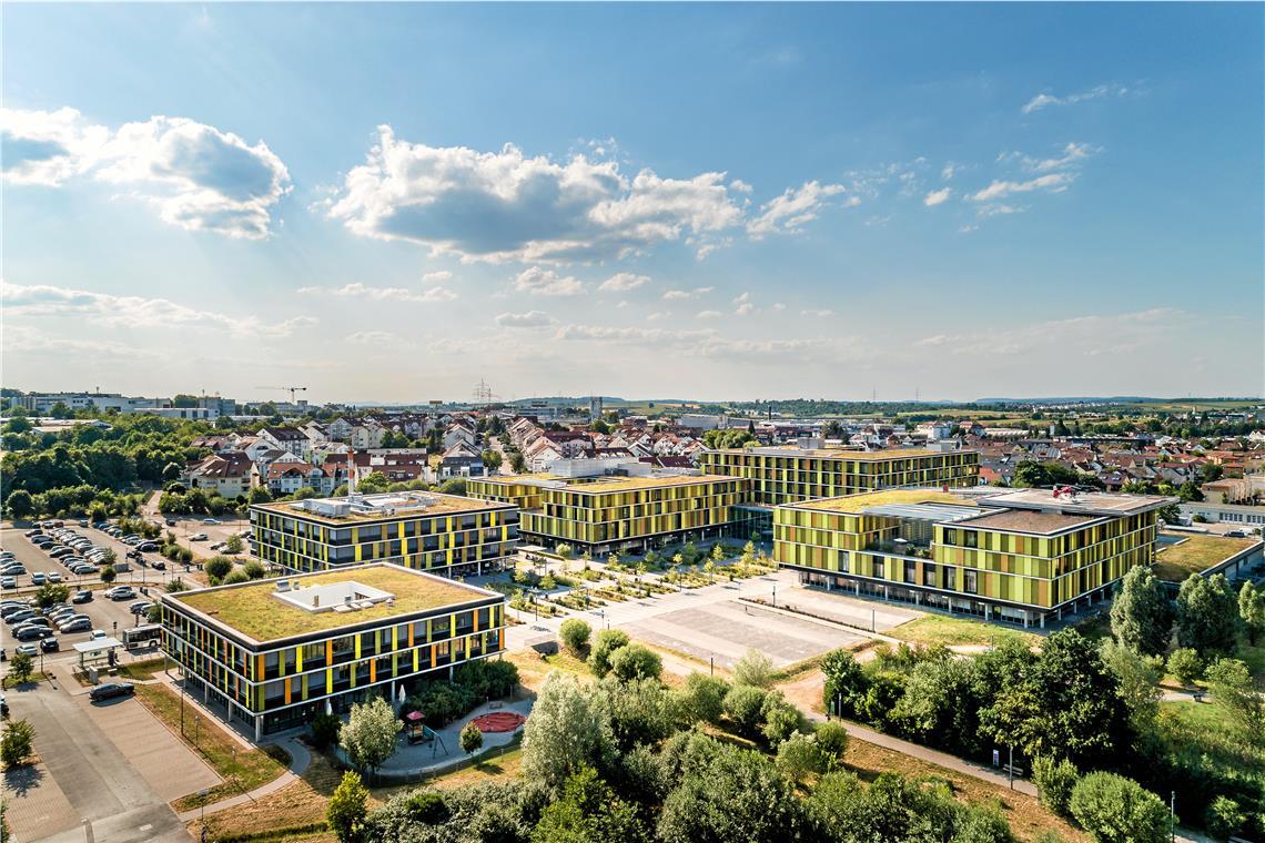 Durch die Verortung des Bildungscampus auf dem Klinikgeländen wird die Sichtbarkeit und Relevanz des Pflegeberufs gestärkt. Foto: Rems-Murr-Kliniken