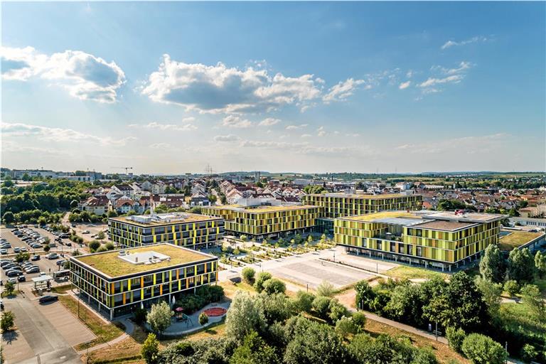 Durch die Verortung des Bildungscampus auf dem Klinikgeländen wird die Sichtbarkeit und Relevanz des Pflegeberufs gestärkt. Foto: Rems-Murr-Kliniken