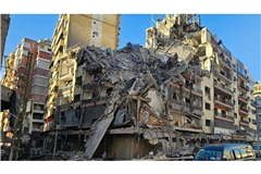 Durch Luftangriffe zerstörte Gebäude im Stadtteil Ghobeiry in den südlichen Vororten von Beirut.