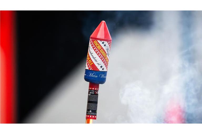 Durch Silvesterböller wurde ein Gebäude in Mannheim in Brand gesetzt. (Symbolbild)