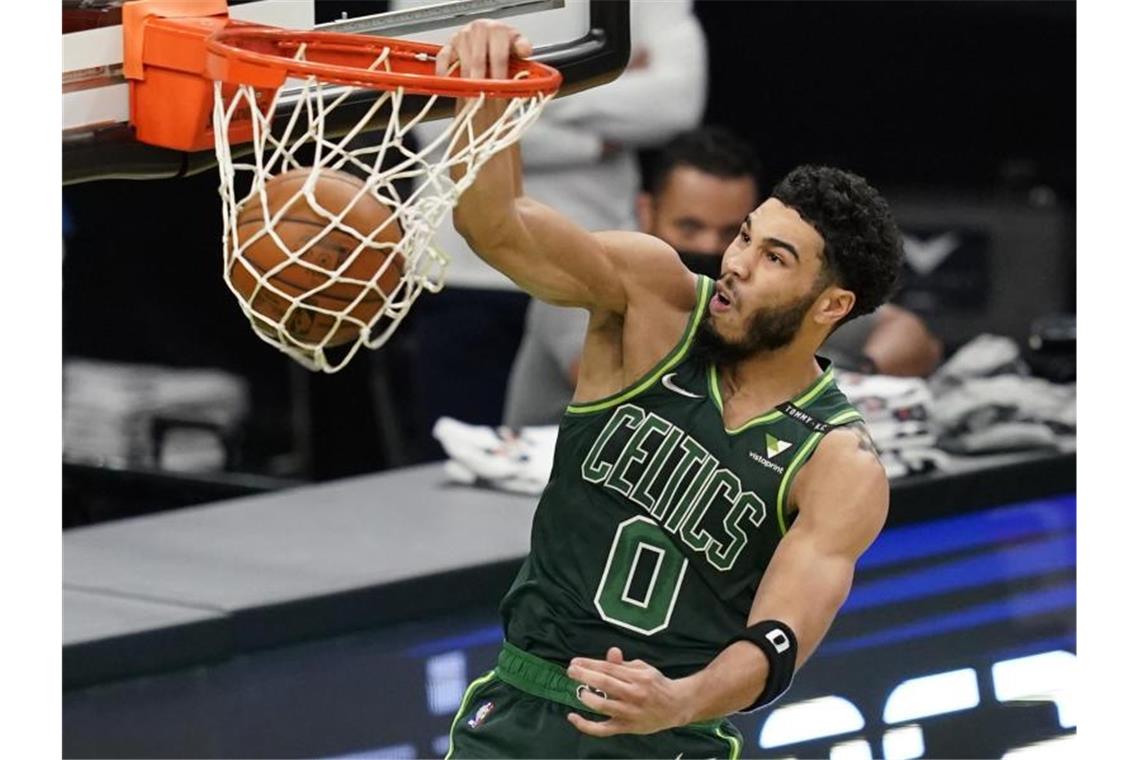 Theis verliert mit den Bulls - Tatum wirft 53 Punkte Durchbrach beim Celtics-Sieg gegen Minnesota die 50-Punkte-Marke: Jayson Tatum. Foto: Elise Amendola/AP/dpa