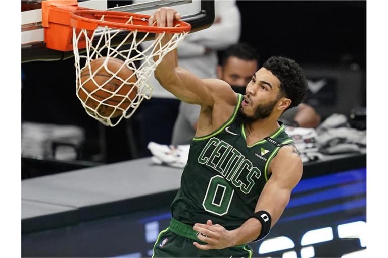 Durchbrach beim Celtics-Sieg gegen Minnesota die 50-Punkte-Marke: Jayson Tatum. Foto: Elise Amendola/AP/dpa