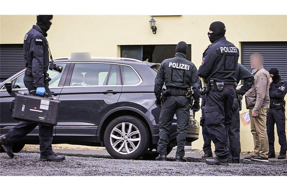 Durchsucht wurden Objekte in drei Bundesländern.